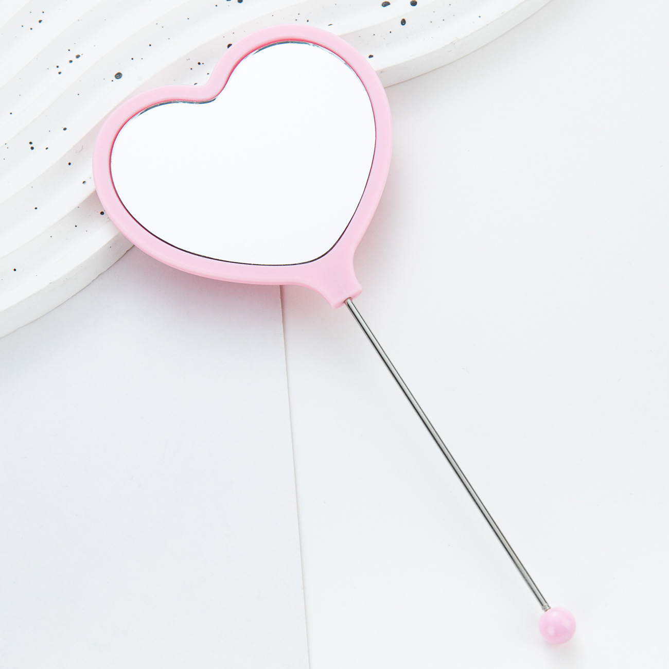 Nuevo espejo con mango de cuentas de bricolaje, espejo de maquillaje de mano, espejo de tocador portátil de una cara, espejo de maquillaje de amor de plástico