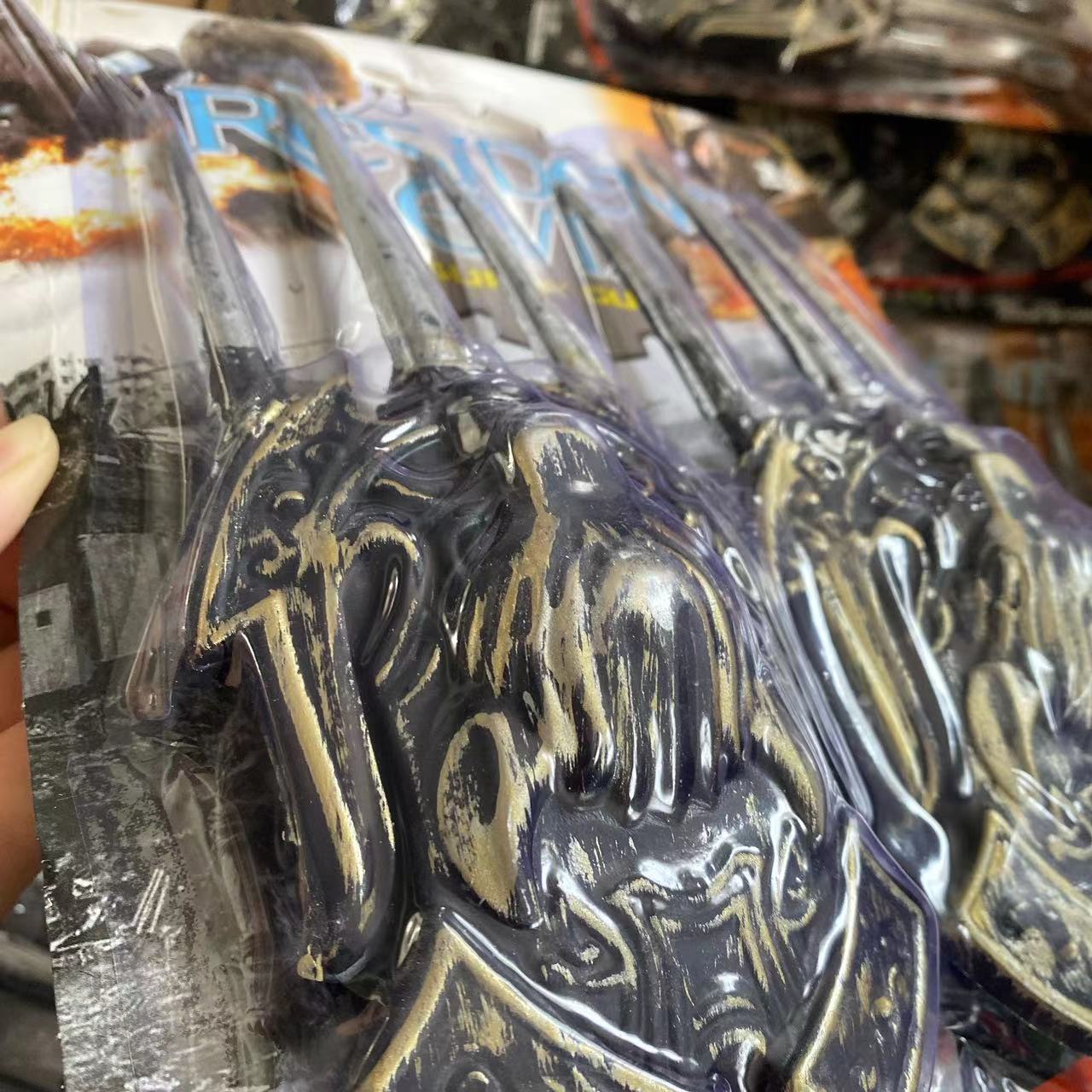 2 yuanes tienda de juguetes para niños garra fantasma King Kong agarrar Hombre de Hierro dos garras puesto de garra de lobo juguete al por mayor grandes almacenes