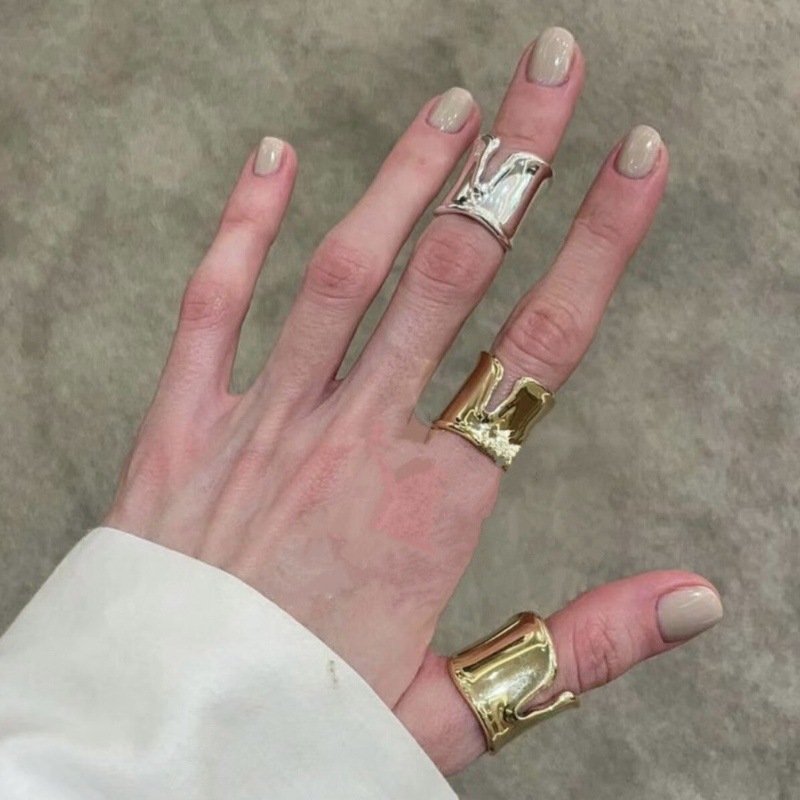 Retro bronze glossy brand ring