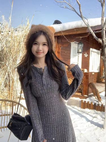 Large size women's base solid color long-sleeved knitted dress fat mm slim winter plus velvet thickened French long skirt