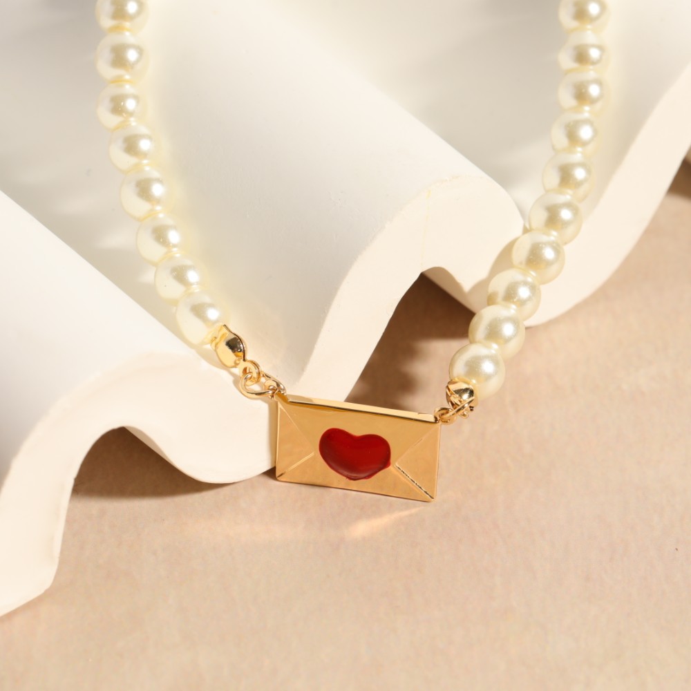 Fashion Heart Letter Pearl Clavicle Chain 18k Gold Plating Copper Necklace display picture 3