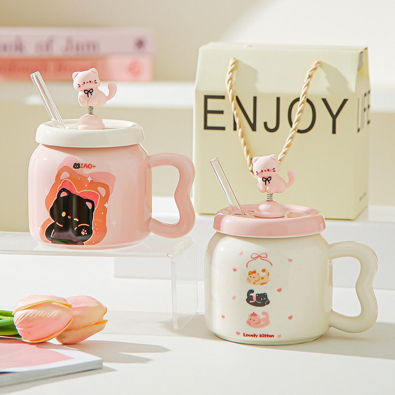 Suave y lindo gato cerámico taza de paja de dibujos animados taza de oficina femenina de alto valor con taza de pareja doméstica cubierta