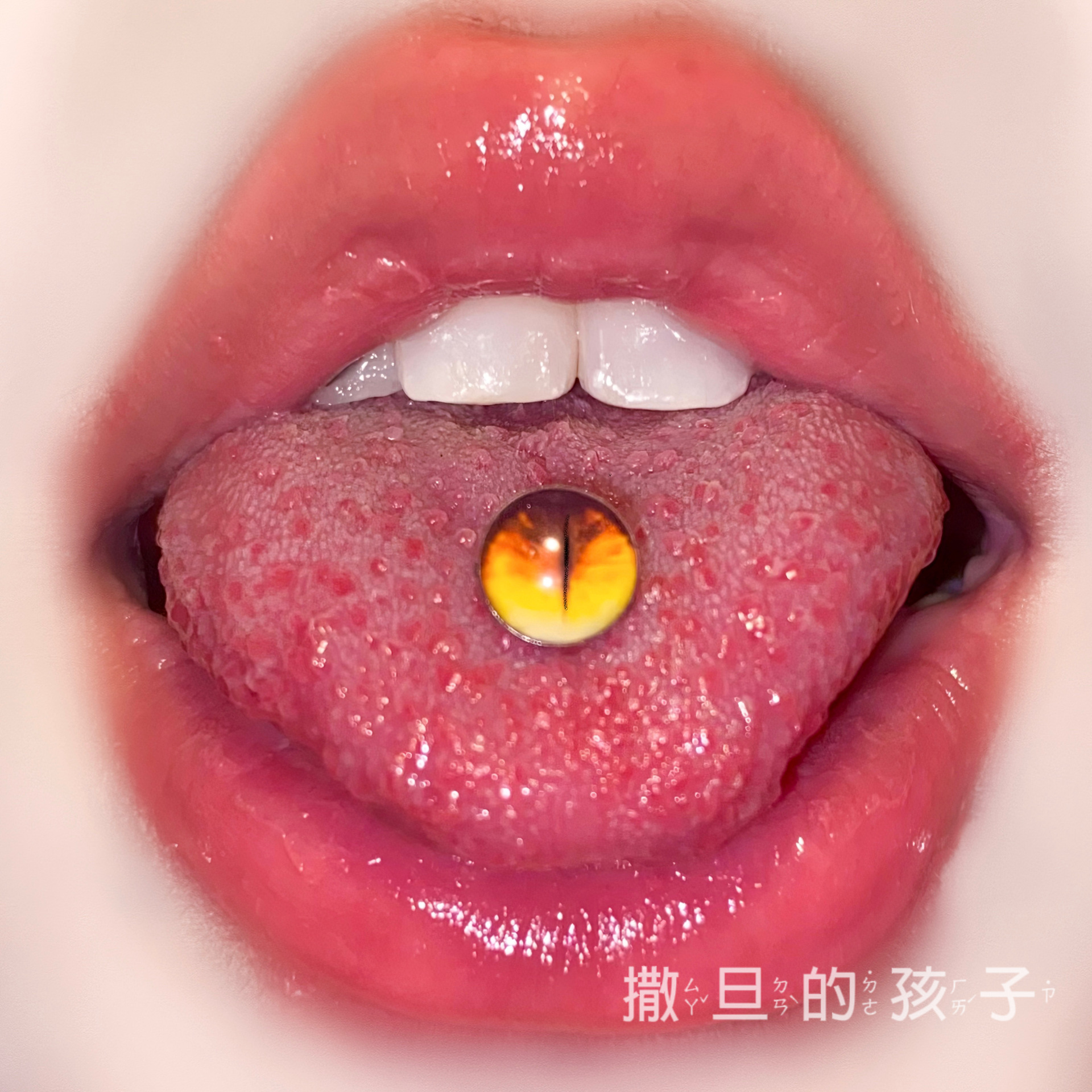 16G labret stud size and finish detail
