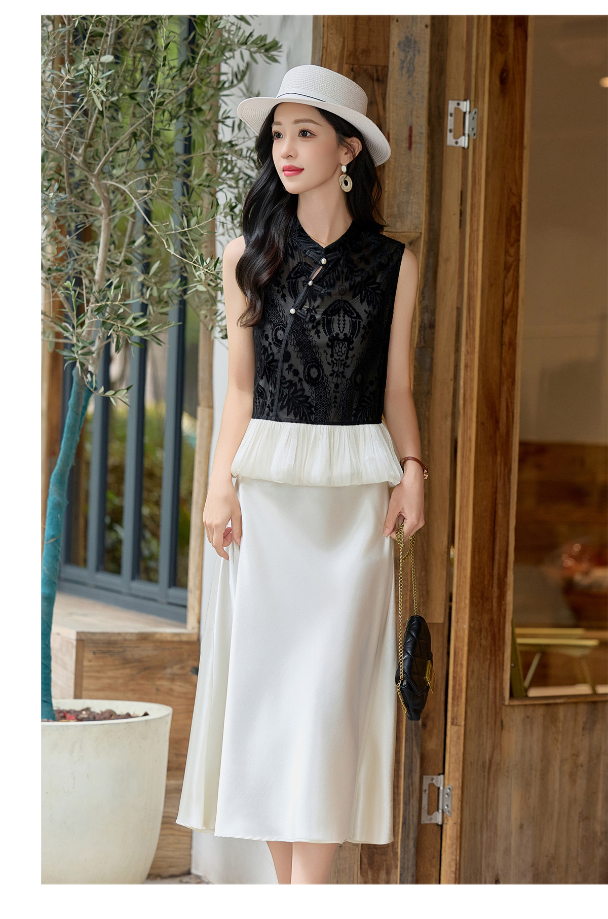 Bộ váy hai mảnh nữ tân cổ điển gồm áo gile và váy yếm hoa văn nổi — màu be, màu đen chi tiết 20