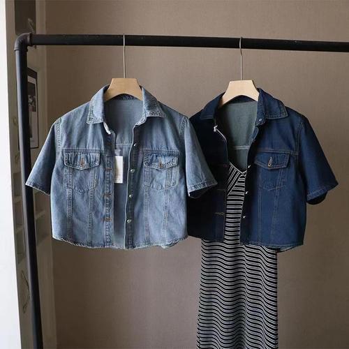 A versatile thin denim jacket for women, short-sleeved, suitable for spring and summer, light blue casual, weight-loss outerwear, short vest.