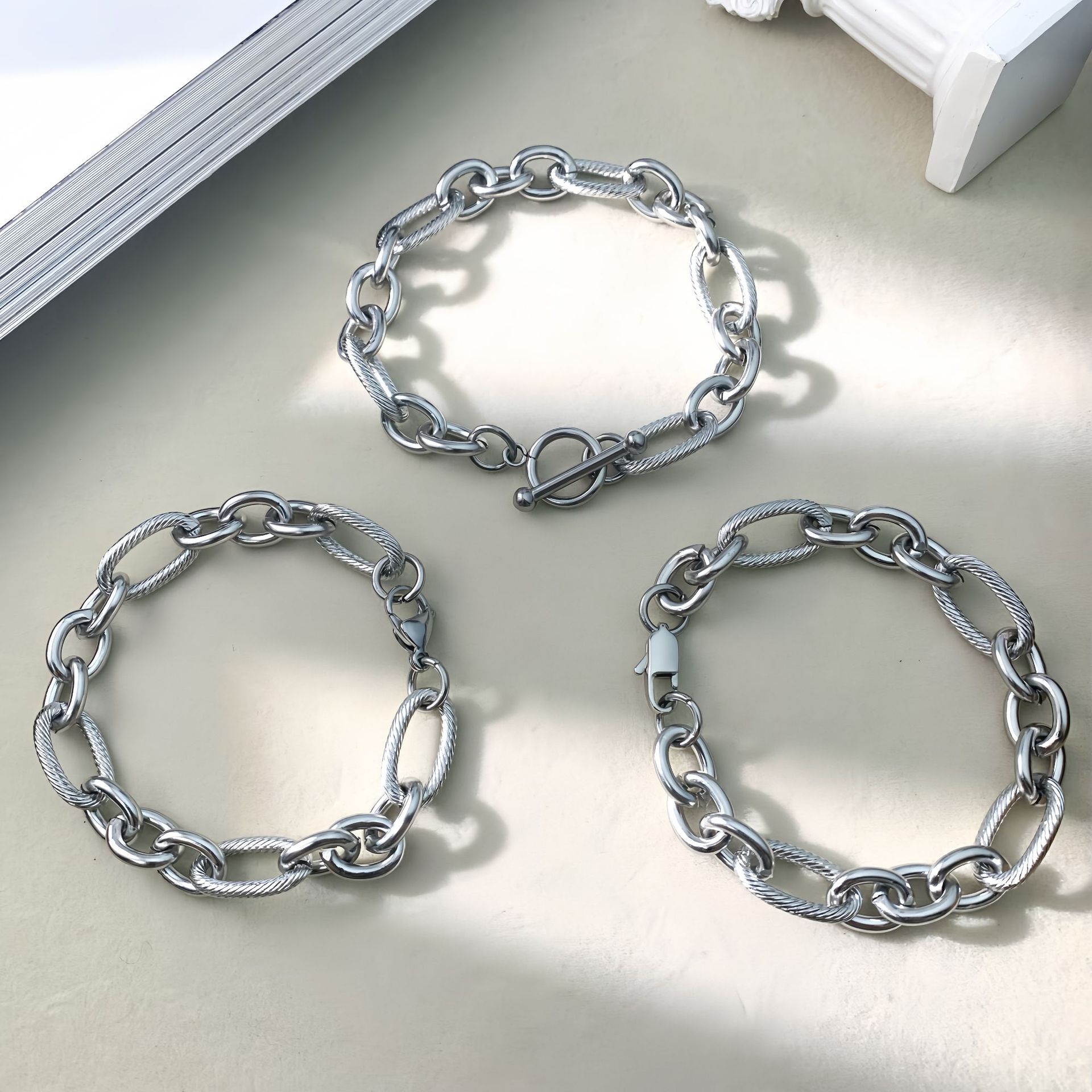 심플한 스타일의 스테인리스 스틸 타원형 팔찌, 캐주얼하고 우아한 데일리 웨어, 엠보싱 체인, 남성용 대나무 절개형 레이어드 팔찌