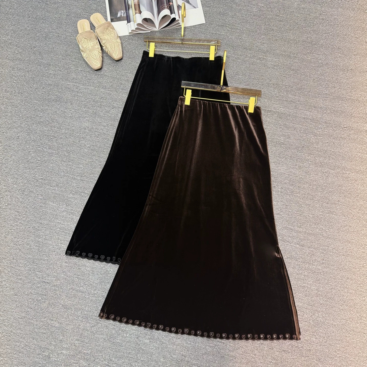 New Chinese-style velvet drape skirt with elastic waist, heart embroidery, slit hem, slimming long fishtail skirt, versatile style