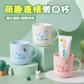 衣架;垃圾桶;垃圾袋