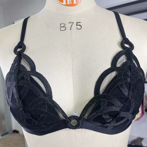 660X Triangle Cup Black