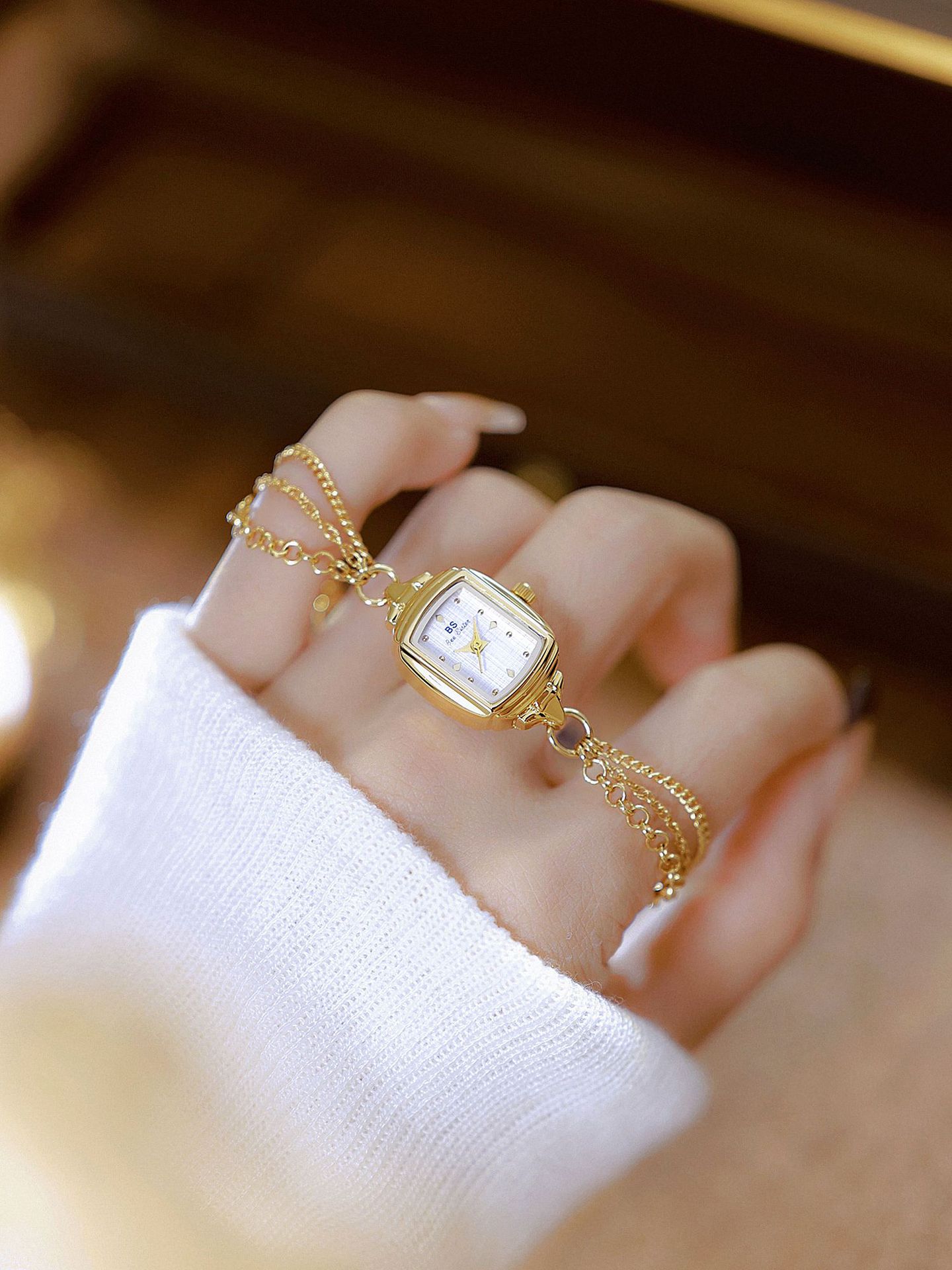 30g Weight Tempered Glass Mirror Material Alloy Strap Material Watch Classification Pointer Display Type Jewelry Buckle Buckle Style Square Dial Shape Casual, Daily Occasion Quartz Movement Solid Color Pattern Women's Gender Elegant Style Elegant Solid Color Jewelry Buckle Quartz Watch Women's Watches 11