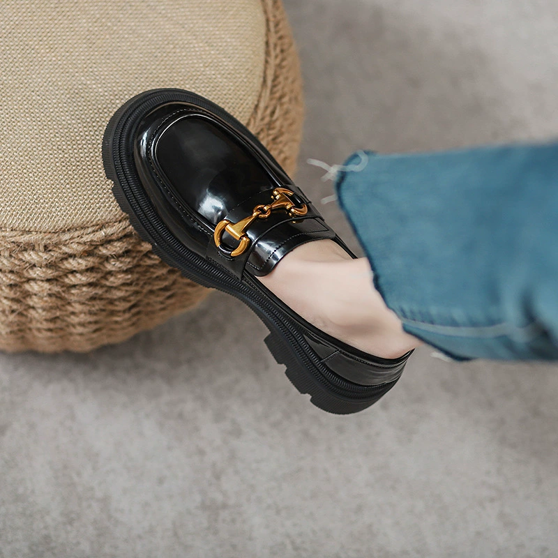 Женские кожаные туфли на толстой подошве на массивном каблуке, новинка 2024 года, универсальные черные Лоферы без шнуровки в британском стиле, однослойные туфли