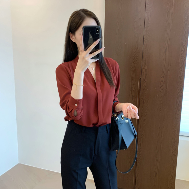 Early Spring New French-Style Elegant Drapey Silky V-Neck Hidden Placket Shoulder Heavy Pleated Long-Sleeve Shirt Early Spring New French-Style Elegant Drapey Silky V-Neck Hidden Placket Shoulder Heavy Pleated Long-Sleeve Shirt