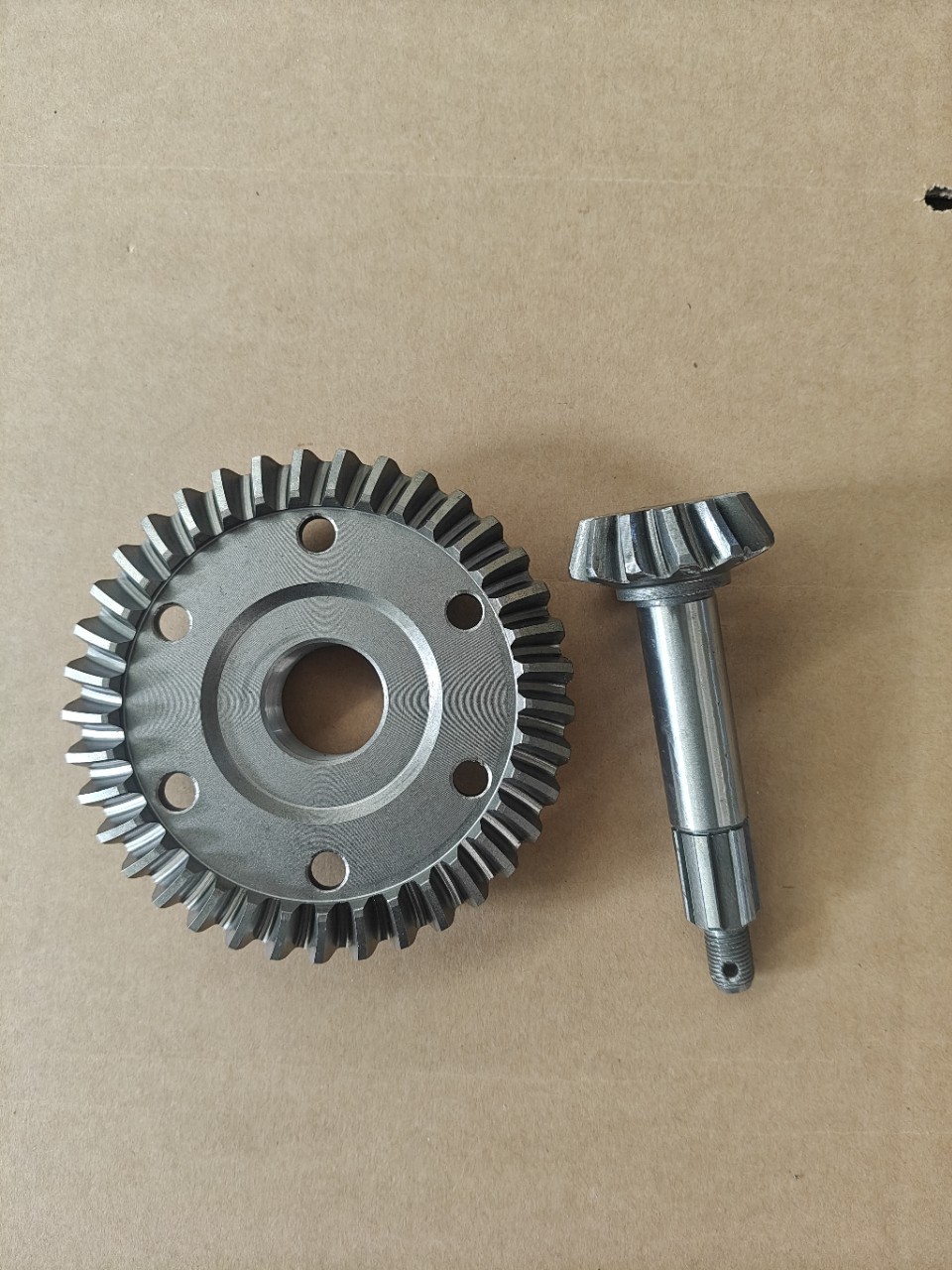 13-Tooth 37-Tooth Sprocket and Gear for Motorcycle Engines and Accessories