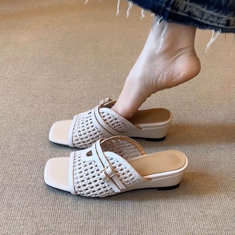 Гигантские повседневные пустые тканые холодные тапочки на каблуках женские снаружи носят новые летние толстые каблуки