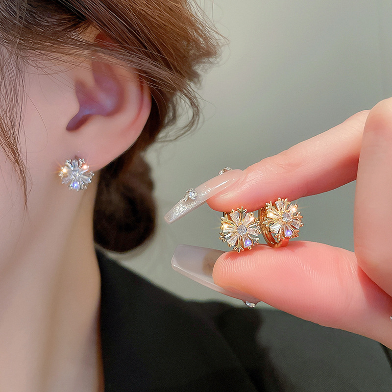 Echtes Gold galvanisierte Zirkonia-Blumenkreisnische, einfache und vielseitige Ohrringe, modisches Pendeln, High-End_voghion.com