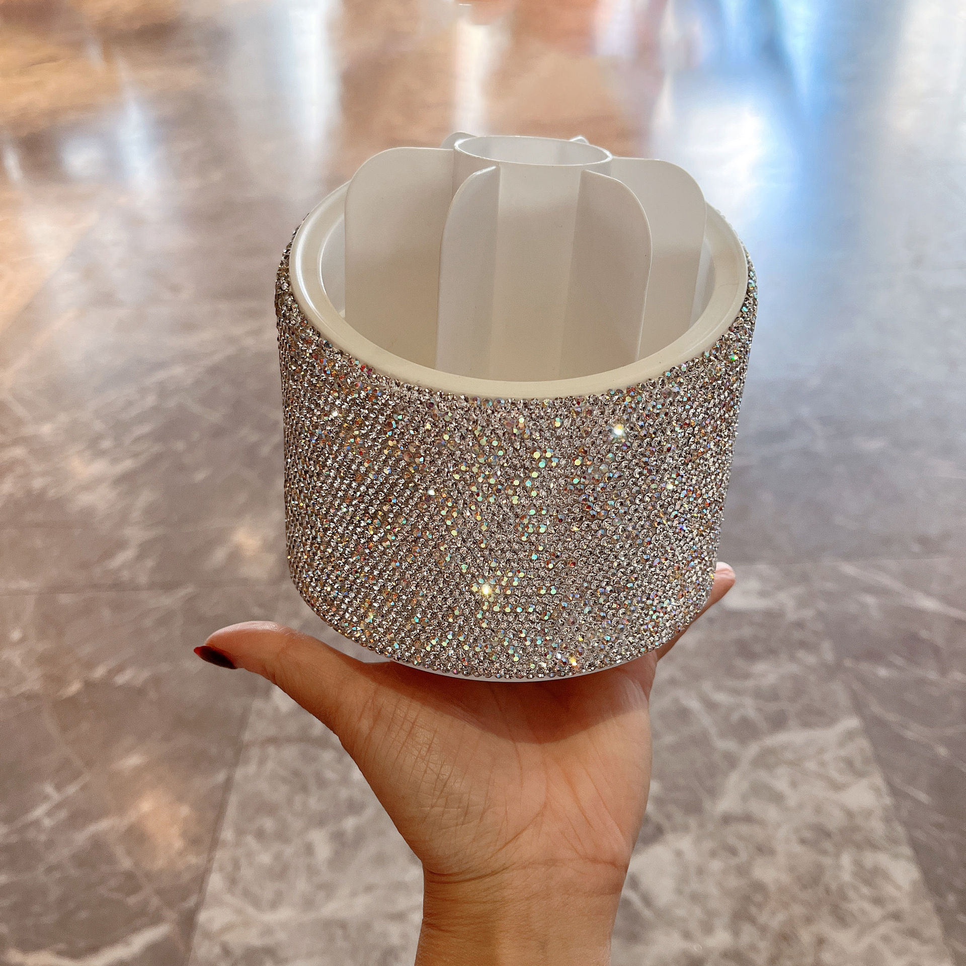 Cubo de almacenamiento de pinceles de maquillaje giratorio 360, diamante de lujo ligero, estante de maquillaje de escritorio de gran capacidad, caja de labios ins