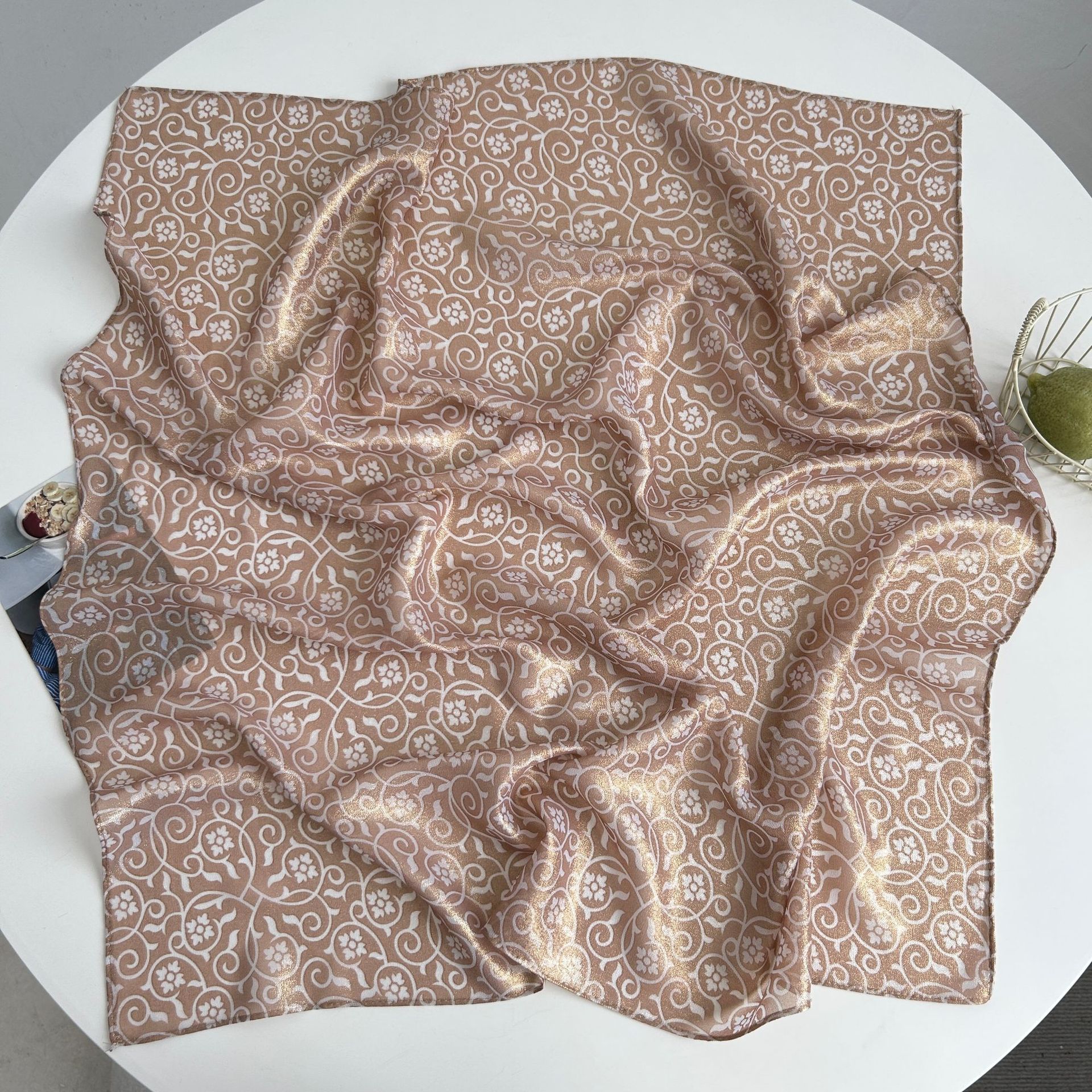 2025 Pañuelo brillante de moda europea y americana verano todo-fósforo nuevo estilo transfronterizo venta caliente bufanda de seda árabe 70 bufanda cuadrada pequeña