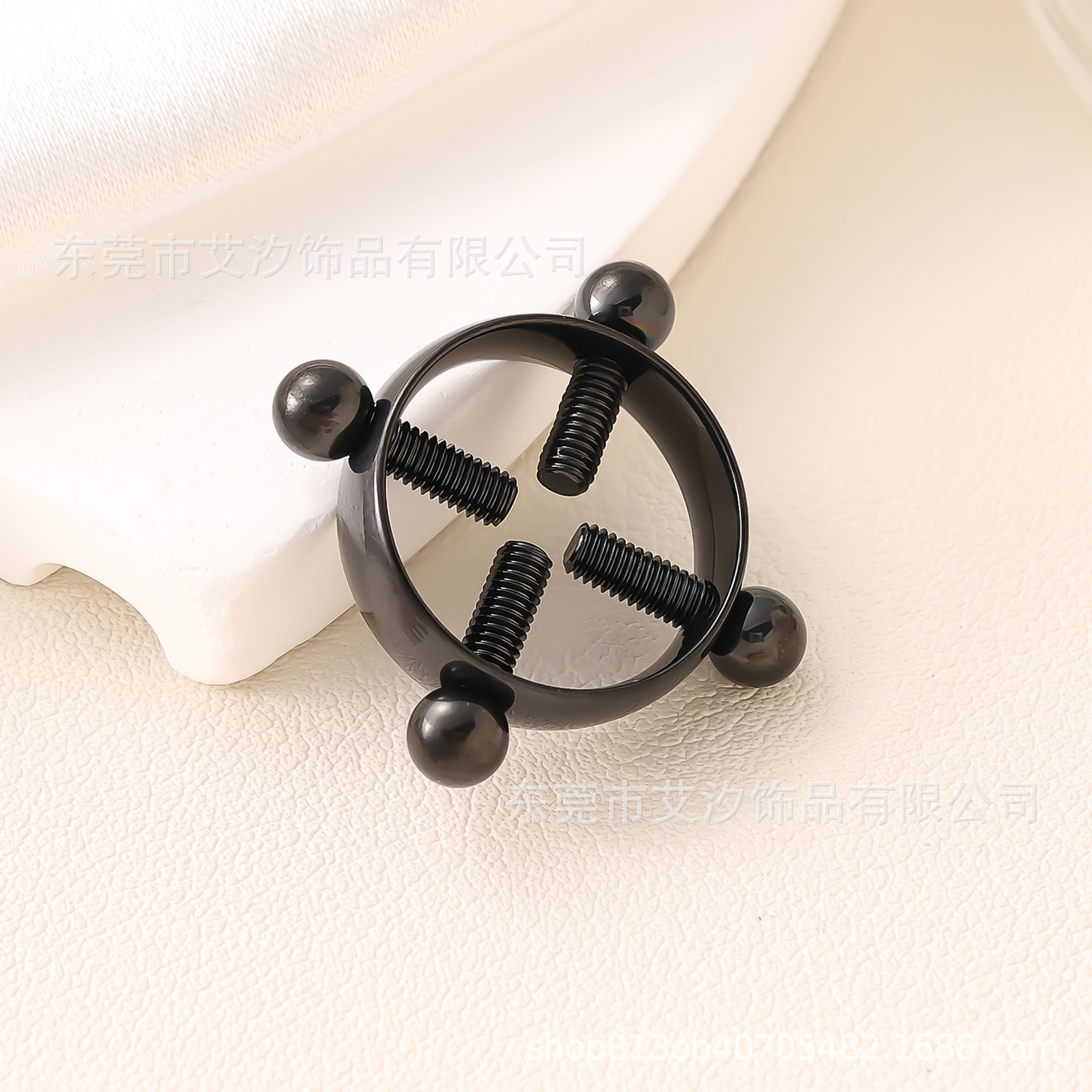 Pointed titanium steel lip stud product view