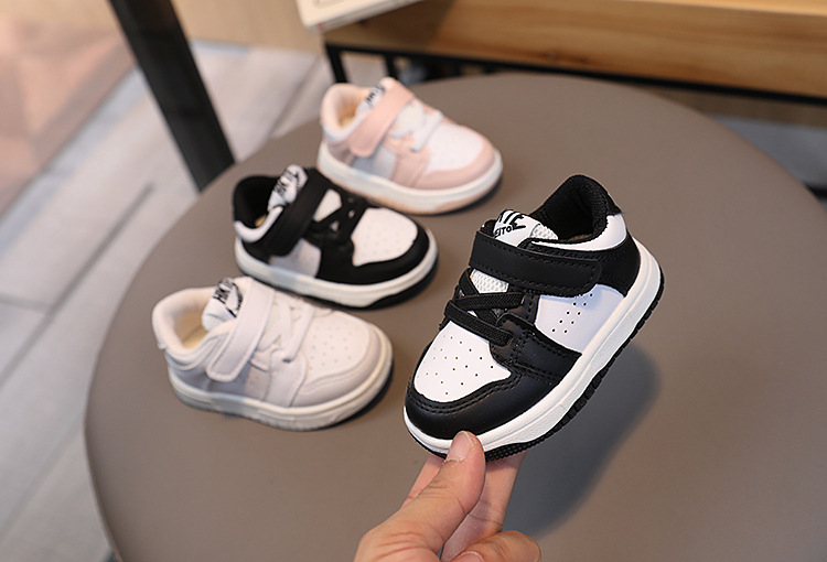 Barnsport pojkar flickor board vår och höst 2024 koreansk version, panda vita pojkar, baby singelskor, lärande_voghion.com