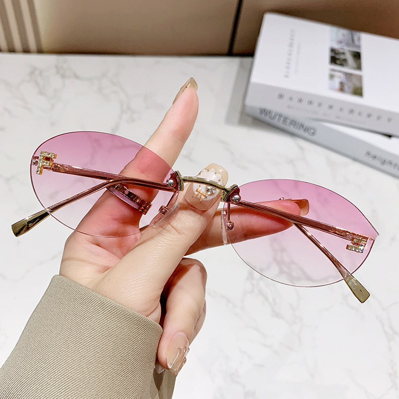 クロスボーダーヨーロッパとアメリカのトレンディな小さなフレーム装飾メガネリムレスサングラスダイヤモンドオーバルフレームファッショナブルなサングラス卸売|undefined