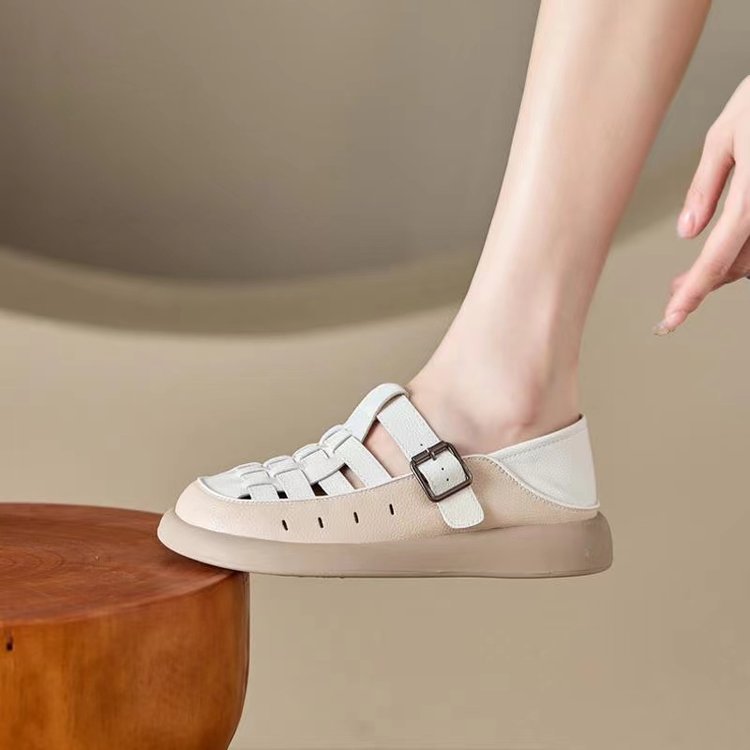 Baquete hueco una hebilla sandalias para mujeres 2024 verano nuevo agujero casual zapatos de cuero transpirables zapatos suaves planos