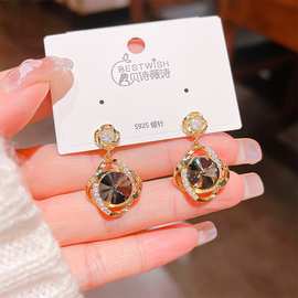 气质轻奢百搭精致简约时尚个性耳环女2023年新款耳钉耳饰