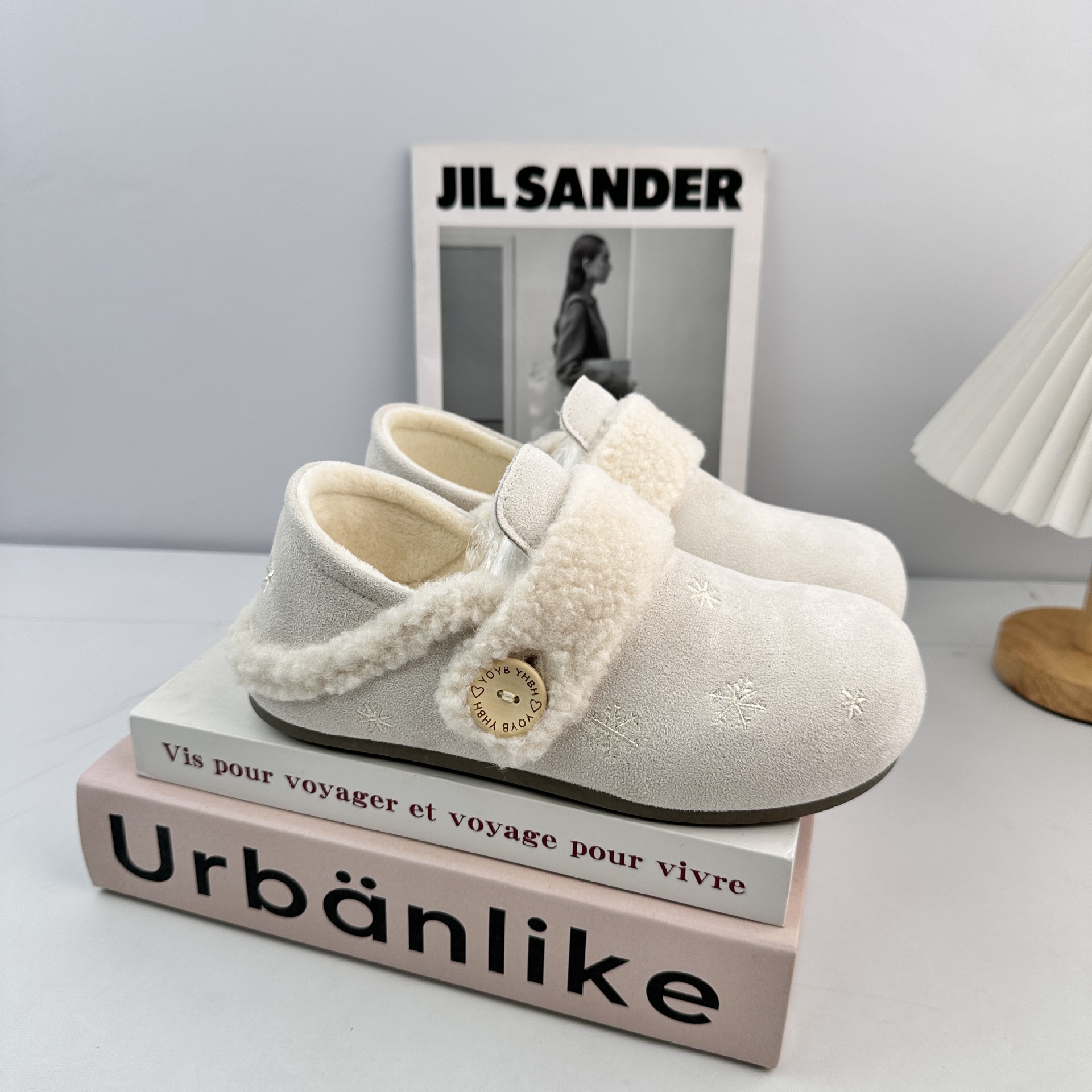 Farwave todo incluido botones de botón de fondo suave para mujeres 2025 invierno nuevo terciopelo calentamiento retro zapatos de algodón hebilla