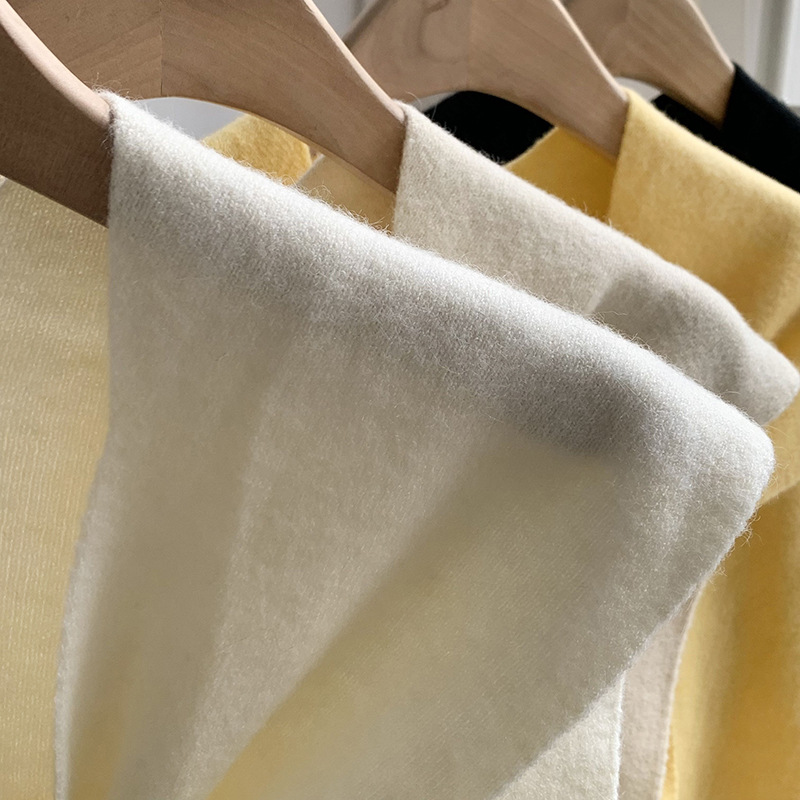 Nudo de punto, chalelas de mujer coreana, aire acondicionado de color sólido, primavera y verano, collar falso para proteger el cuello.