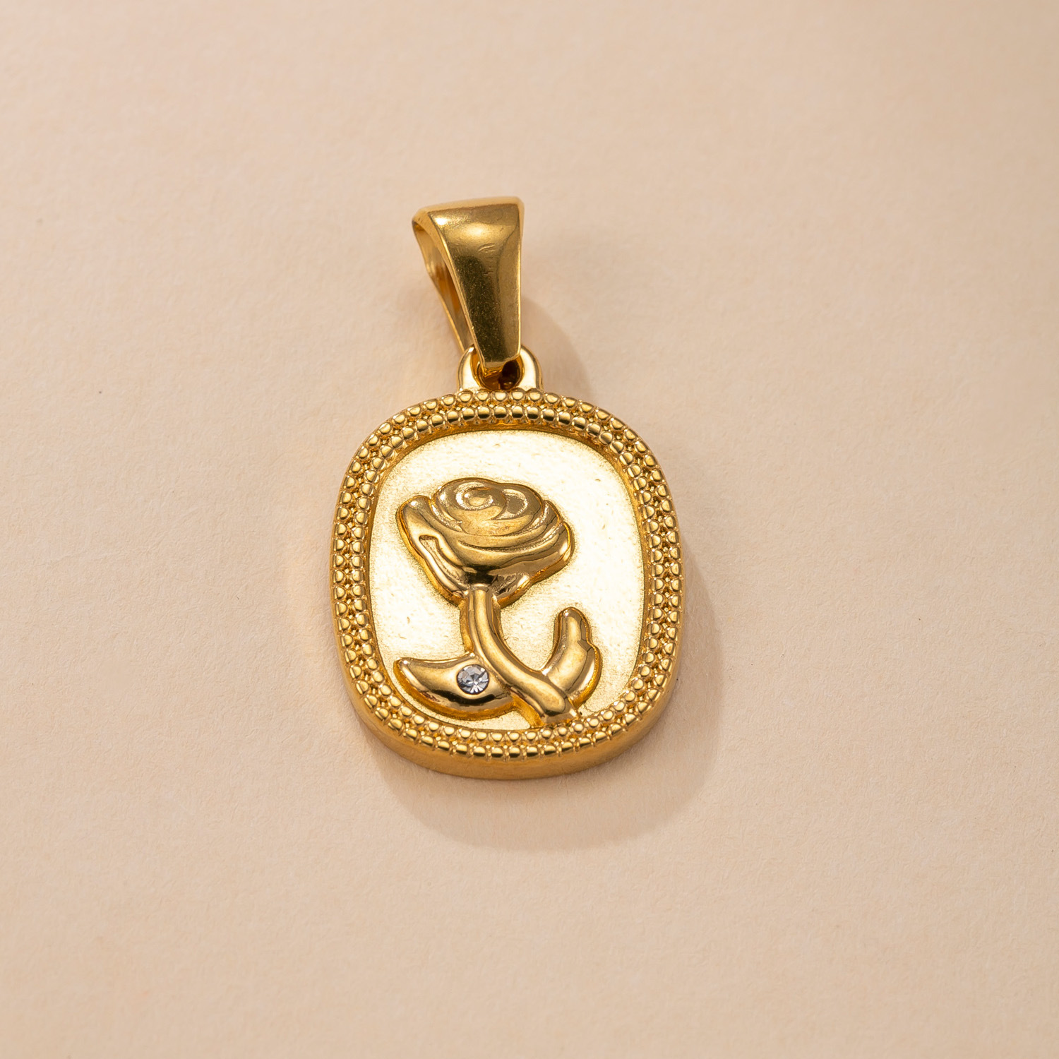 Colgante único Joyas de fundición de acero inoxidable transfronterizas Amor collar de diamantes con incrustaciones de micro temperamento accesorios de joyería de bricolaje de lujo ligero