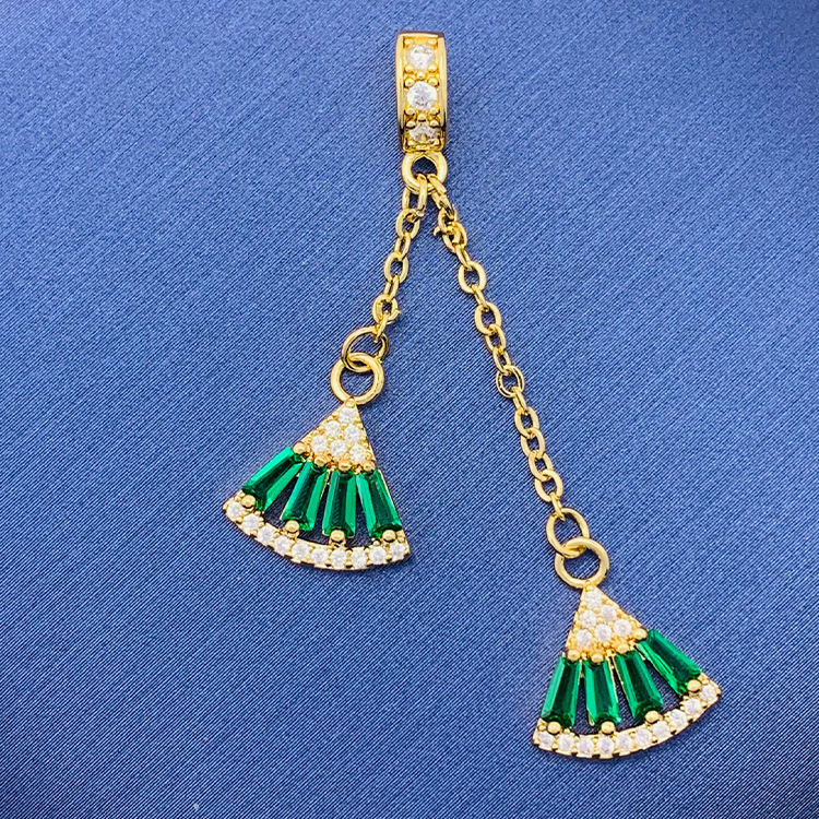 百種類のペンダントは心のままにファッションの経典を配合します。カップルの美しいペンダントは親友のアクセサリーを送ります。