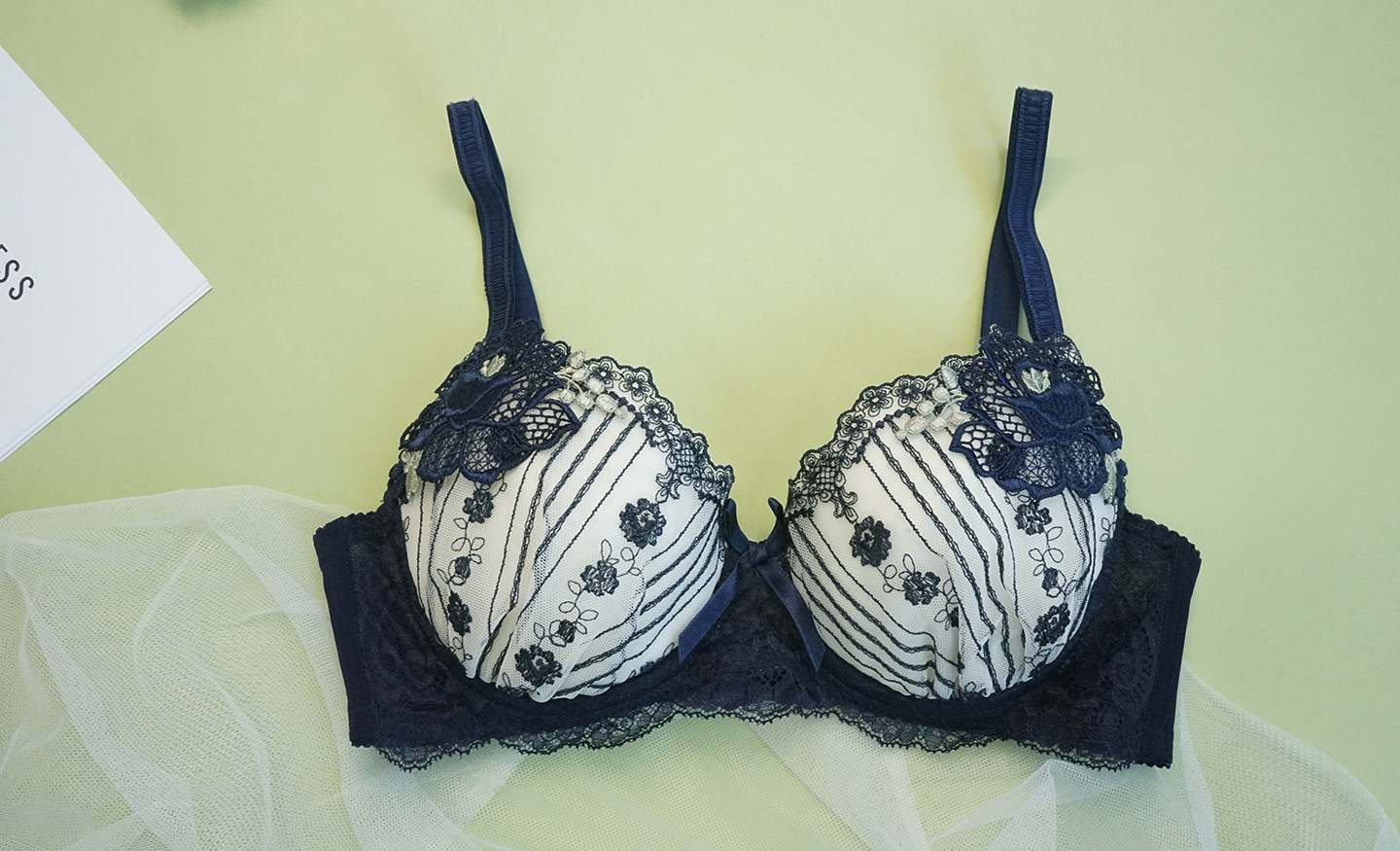 European American Plus-size Push-up Thick-cup Women's Lingerie Set For Large Busts, Comfortable, Breathable, Adjustable,_voghion.com