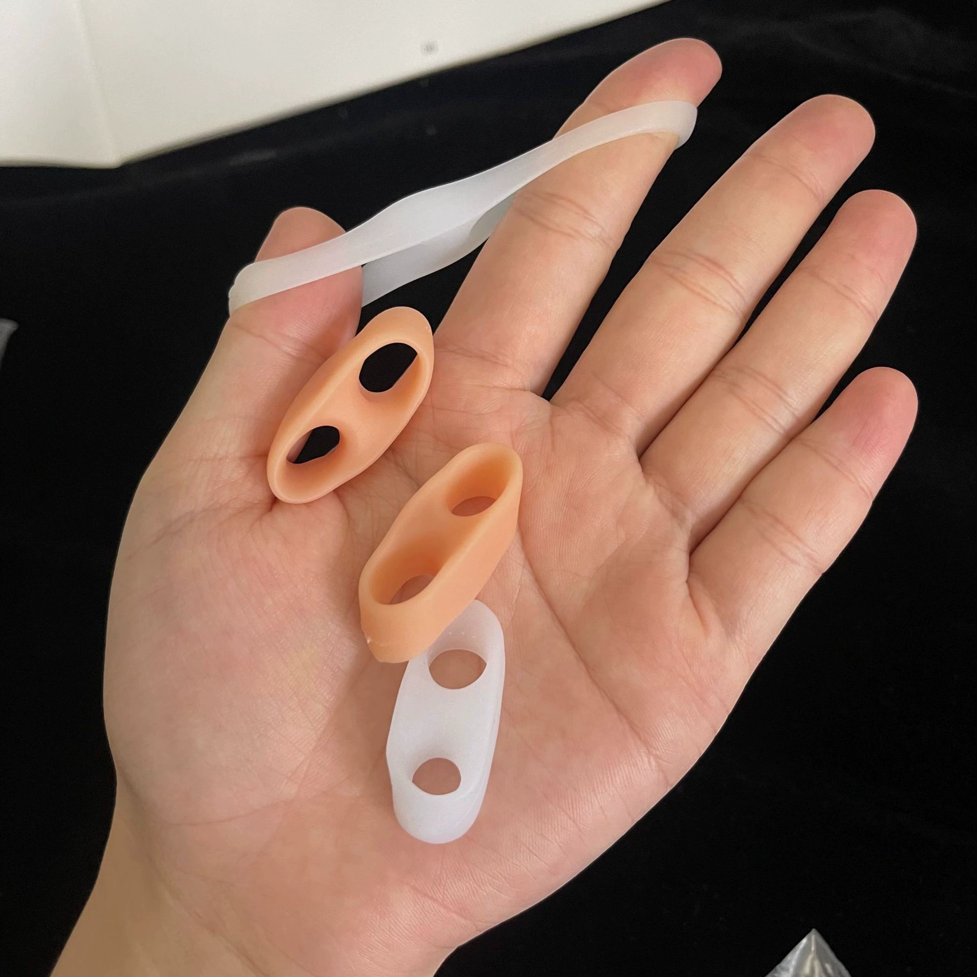 Фабрика прямых продаж стопы сепаратор опрокидывания стопы опрокидывания стопы коррекции SEBS эластичный маленький палец