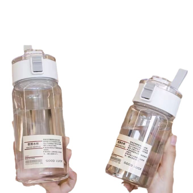 夏の人気のプラスチックカップ、無印良品のウォーターカップ、ティーセパレーター付きのハイエンドのシンプルなプラスチックウォーターカップ、高温耐性のインターネットセレブカップ