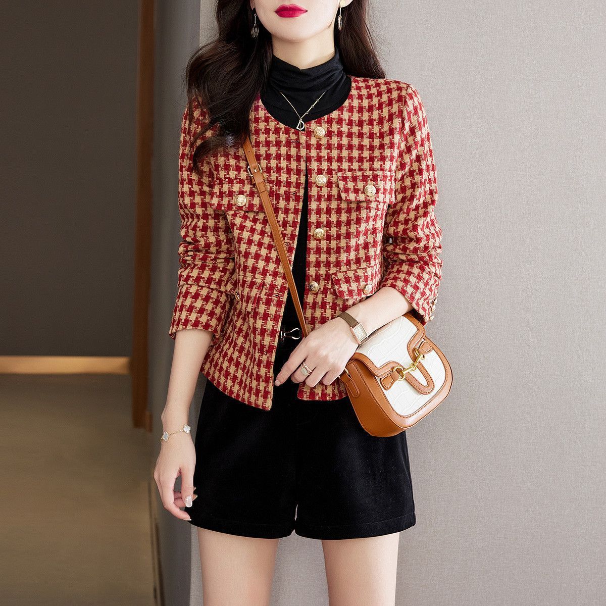 Autumn and Winter Checkered Small Fragrant Wind Round Neck Slim Fit Versatile Women's Coat 2023 Popular Fashion and Elegant Short Top