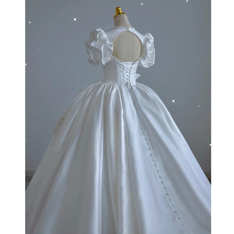 Vestido de novia de satén estilo francés, modelo nuevo de verano 2026, elegante vestido de satén de estilo hada para novias pequeñas con cola larga.