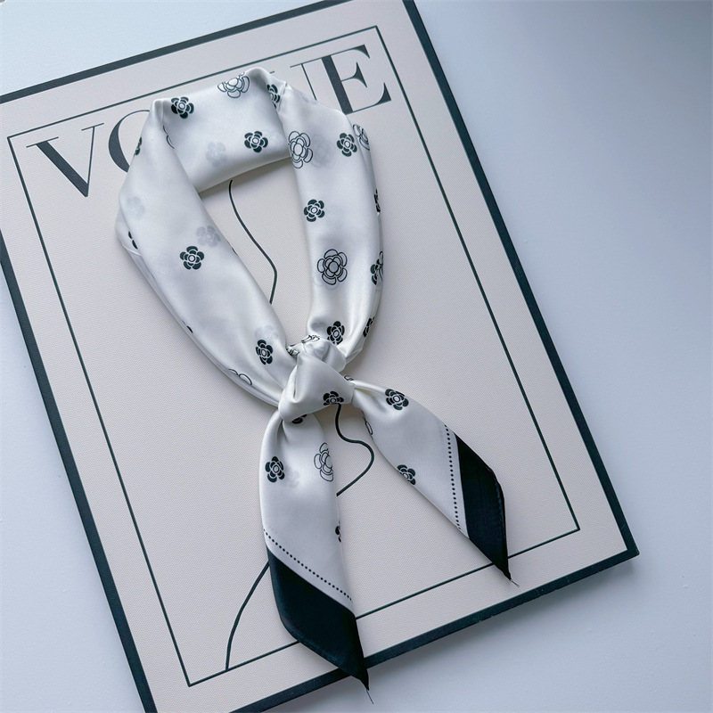 Primavera y verano nueva bufandas de impresión de letras de satén 70 × 70 bufandas de seda pequeñas bufandas cuadradas de alta calidad bufandas de estilo francés