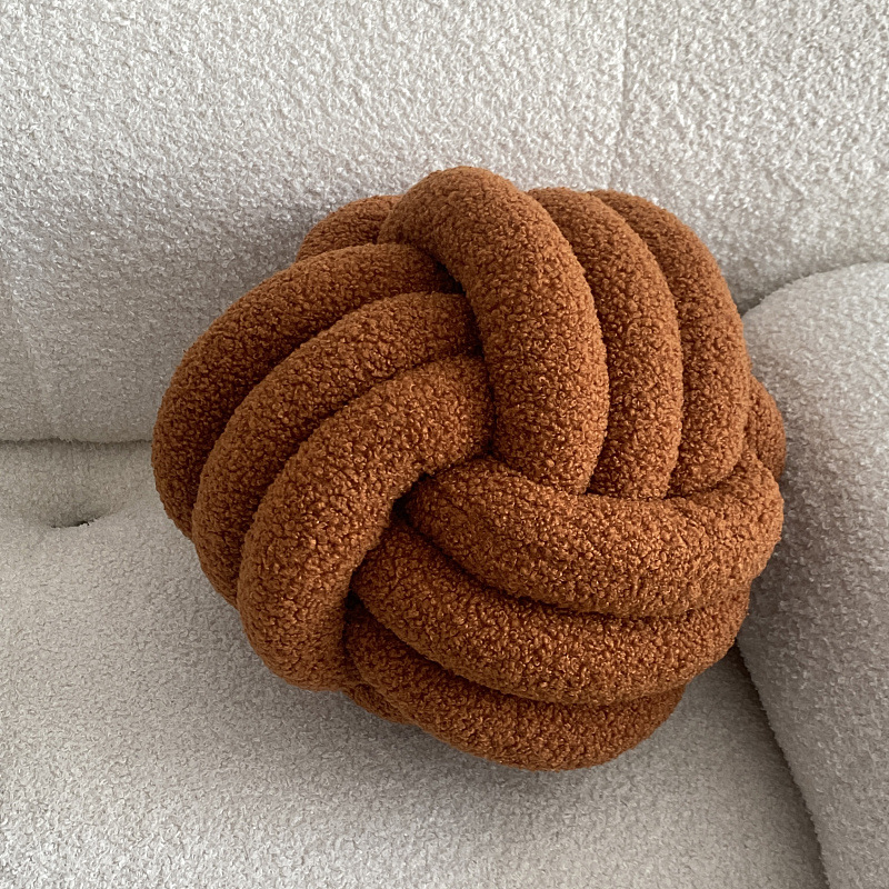Caramel color knotted ball (diameter 28cm)