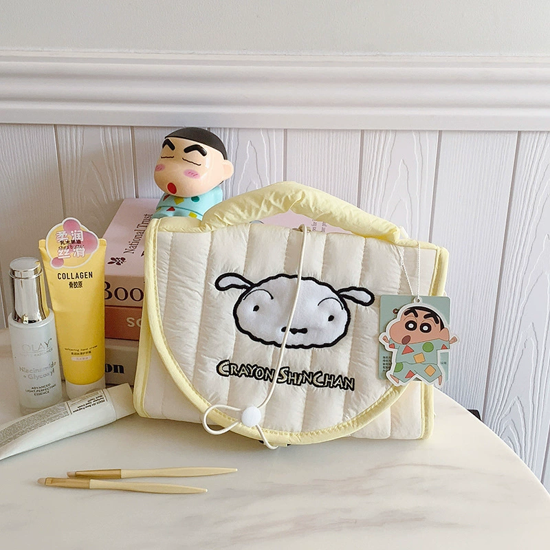 Косметичка Sanrio стеганая с синтепоном-наполнением, просторная дорожная организация, рисунки с героями