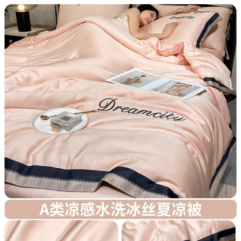 Edredón de verano de seda de hielo de cuatro piezas, lujo ligero, edredón fresco de verano de alta gama, ropa de cama de dormitorio de estudiantes de tres piezas