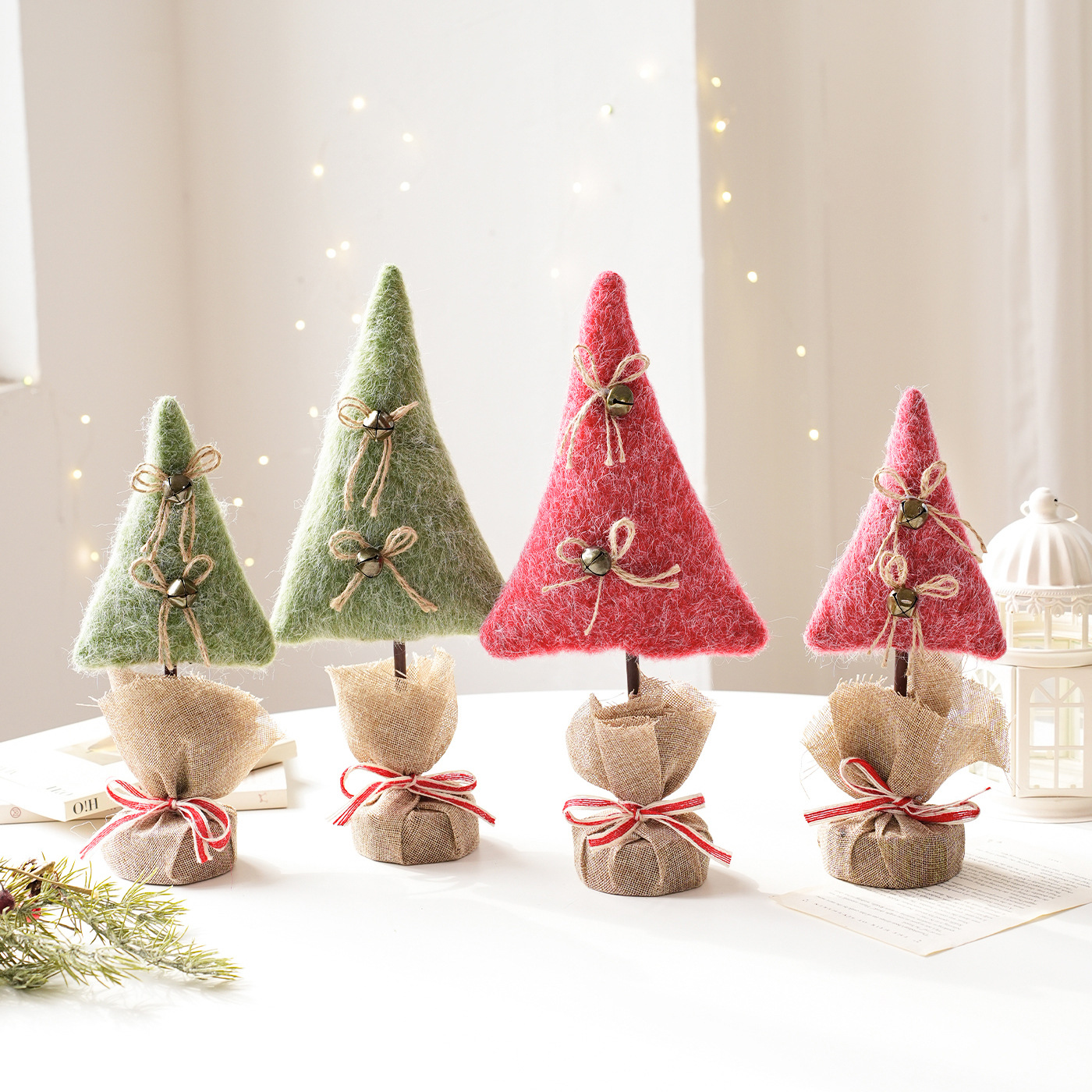 Nuevos productos de fieltro árbol de Navidad arco de tela de escritorio decoración pequeña decoración de Navidad diseño