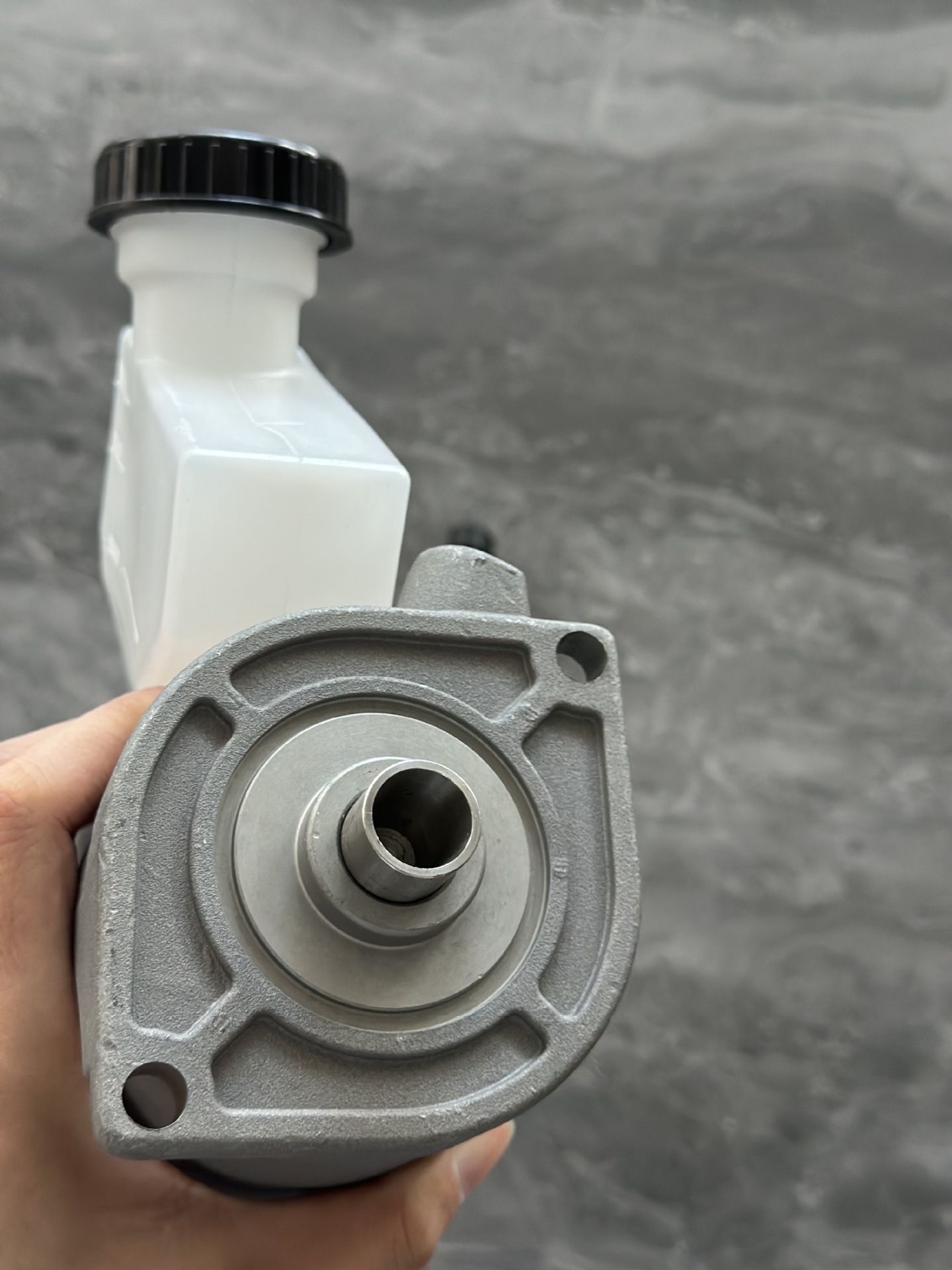504086387,504151459,5801317167,7.18355 Suitable for Iveco Clutch Master Cylinder