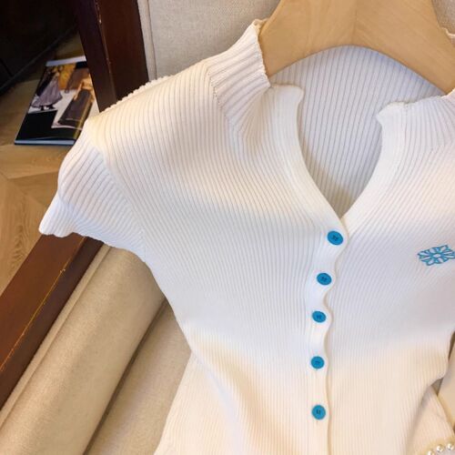 Design sense Korean single-breasted V-neck short-sleeved knitted cardigan women's 2025 summer new style temperament slim short top