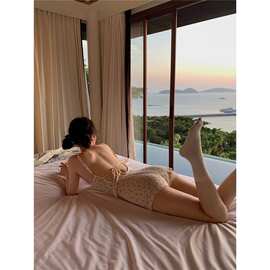纯欲风小个子露背碎花吊带连体裤女夏季修身小众裤居家舒适短裤子