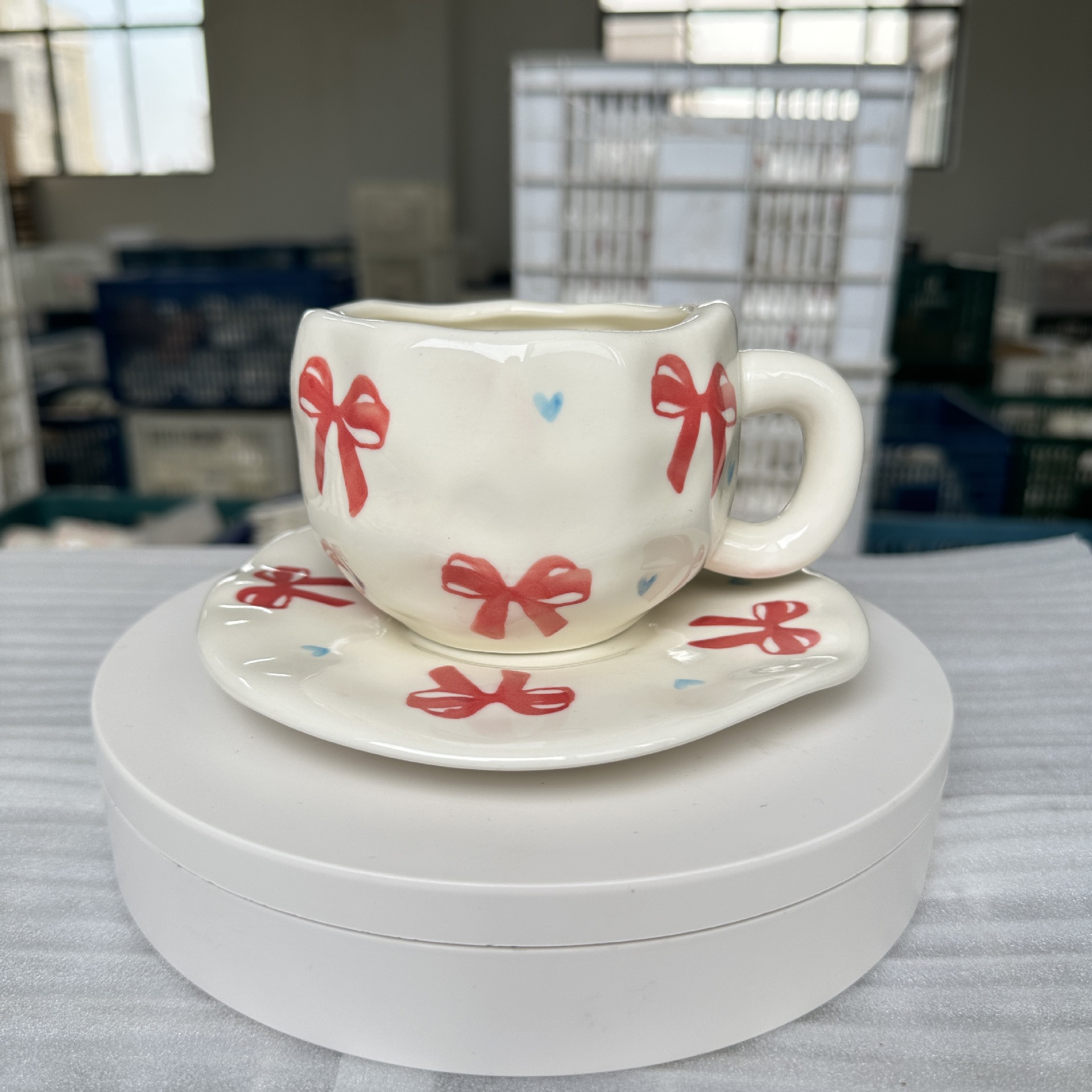 Tazas y platos de cerámica de flores retro de estilo coreano, tazas y platos de café irregular pellizcado a mano, tazas y platos de té de la tarde