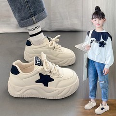 女の子の運動靴2025春の新型男の子のファッションの白い靴の中で大きい子供はカジュアルな靴の子供の板の靴を合わせます。