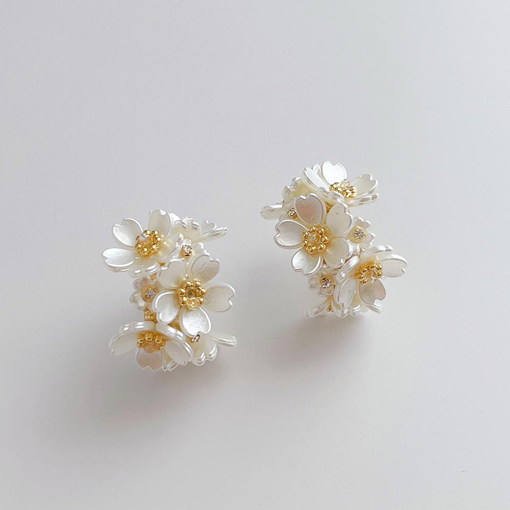 Sweet Flower Shell Copper Inlay Zircon Earrings 1 Pair