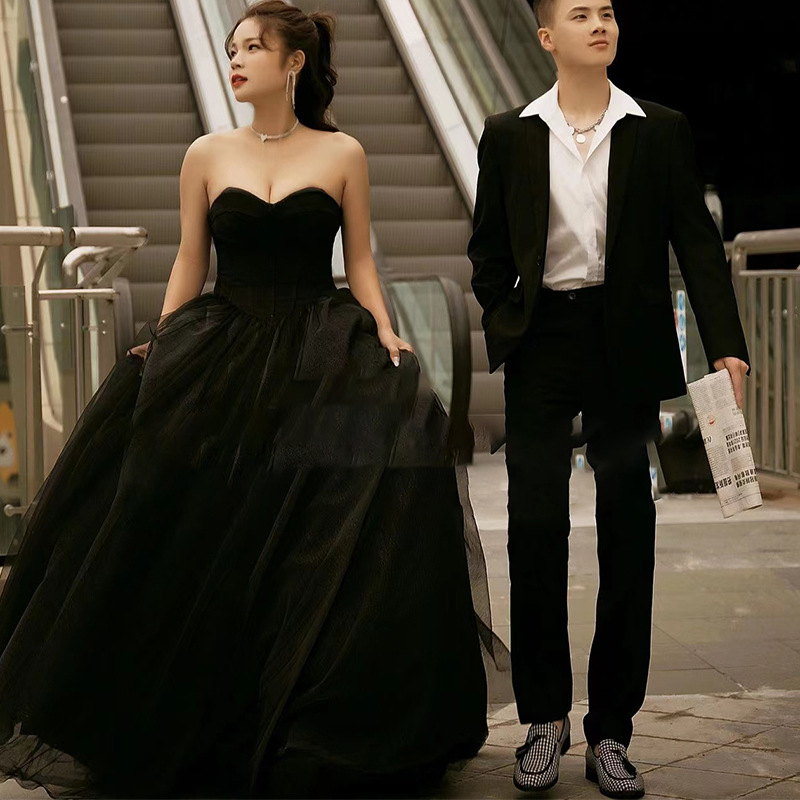 French Style Black Light Wedding Dress Retro Hepburn Style Theme Photography Clothing Elegant Temperament Exterior Portrait Small Dress