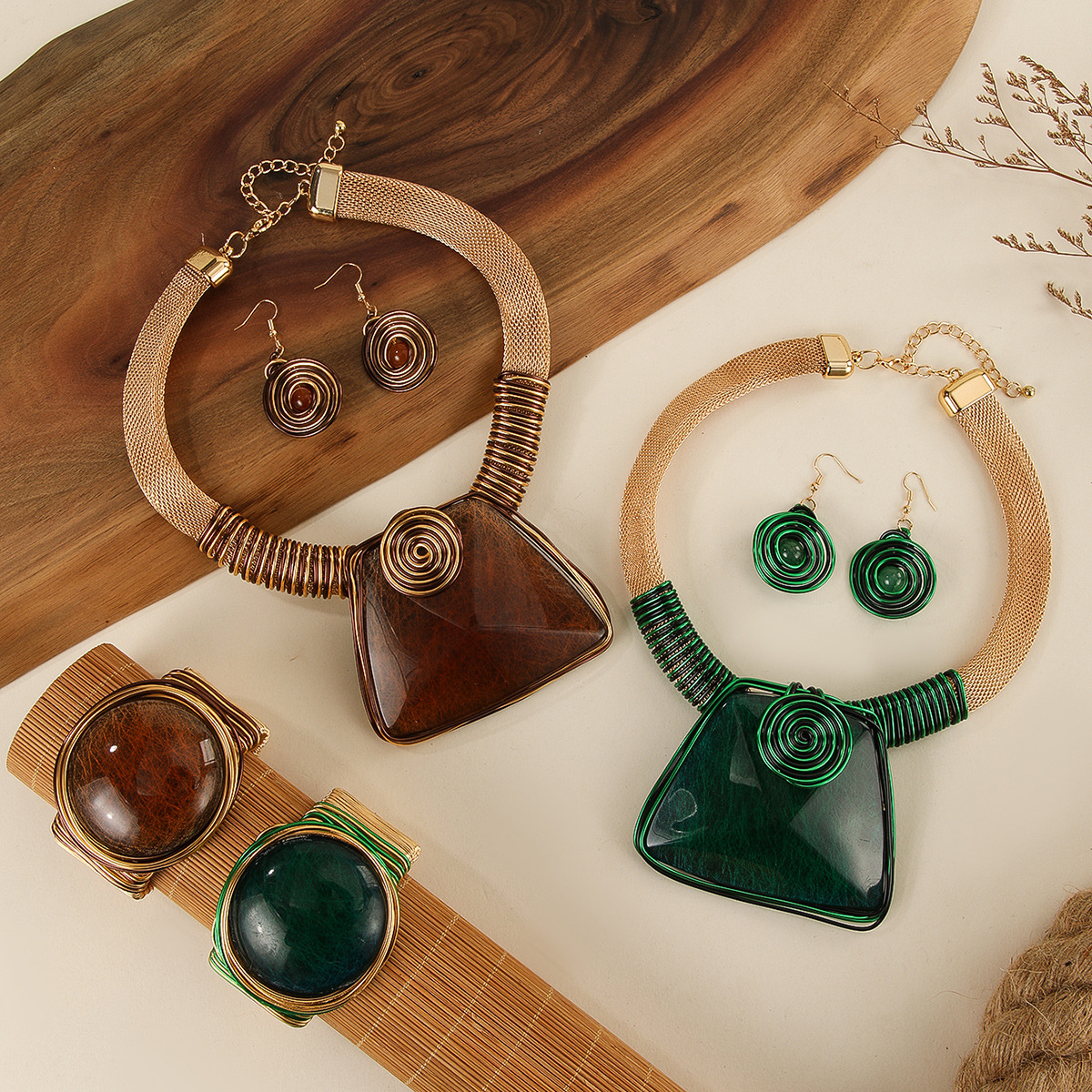 Set di 3 pezzi con ciondolo a forma di pietra sintetica, collana, orecchini e accessori per le mani, dal design alla moda ed esagerato._voghion.com