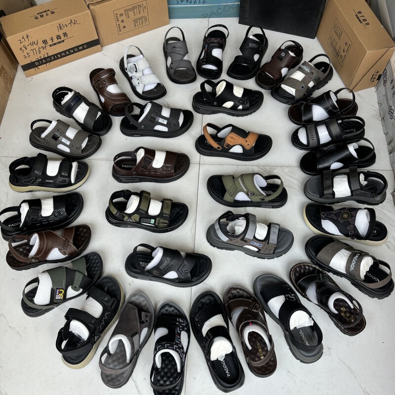 Sandals Men's Summer 2025 New Trendy Fashion Soft-Soled Beach Shoes Men's Outer Wear Anti-Casual Sandals Tail Goods