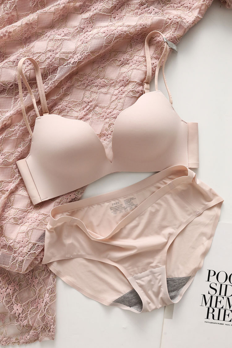 Hígado caliente japonés empuja hacia arriba engrosado sin costuras de una pieza sujetador inalámbrico pecho plano pecho pequeño traje de ropa interior grande